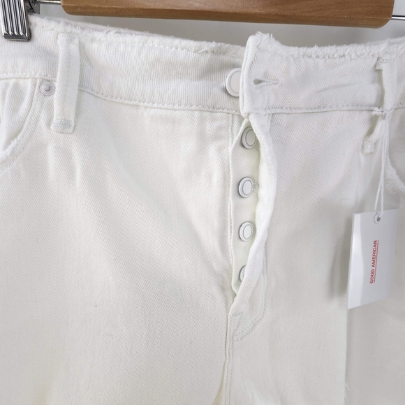 Good American 22 Shorts The Bombshell Destructed White Cut-Off Shorts - Picture 5 of 15